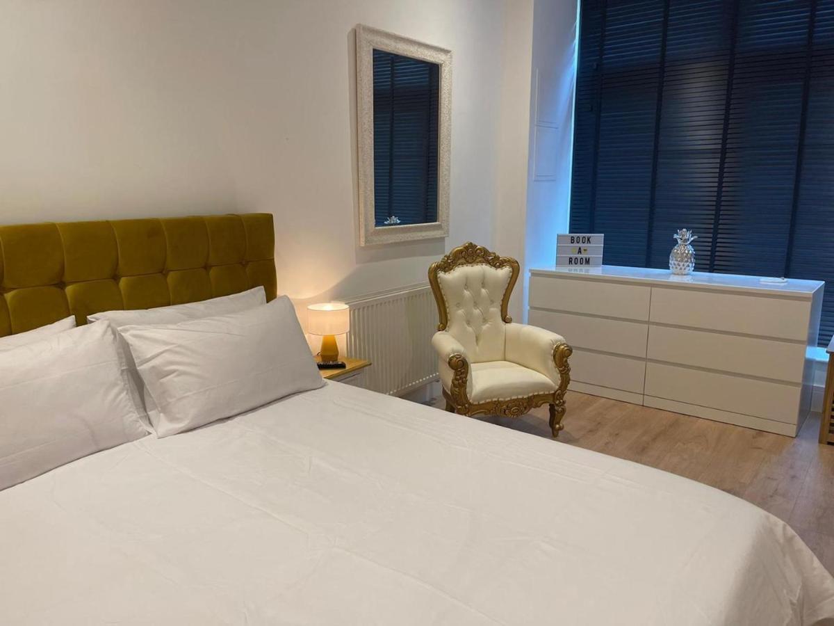 Bagshot Pennyhill Camberley Ascot Luxury 2 Beds 1 Bath Sleeps 4 Pets Ok Permit Parking Appartement Buitenkant foto
